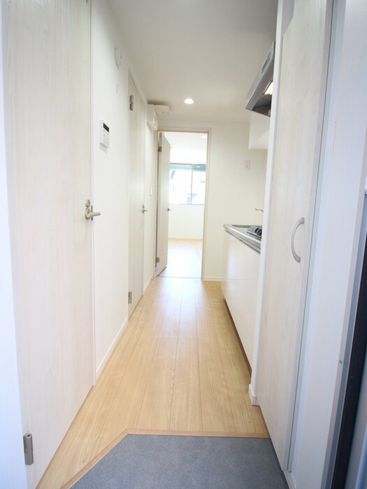 物件内観写真4　(玄関)