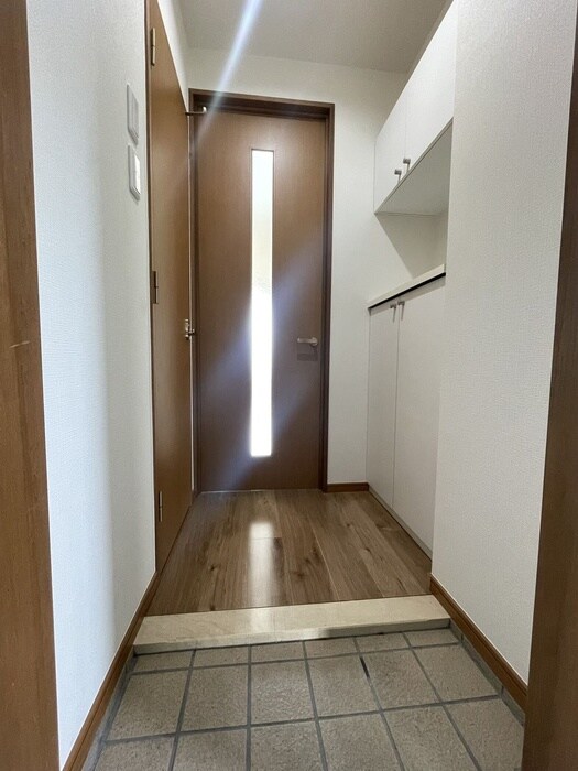 物件内観写真7　(玄関)