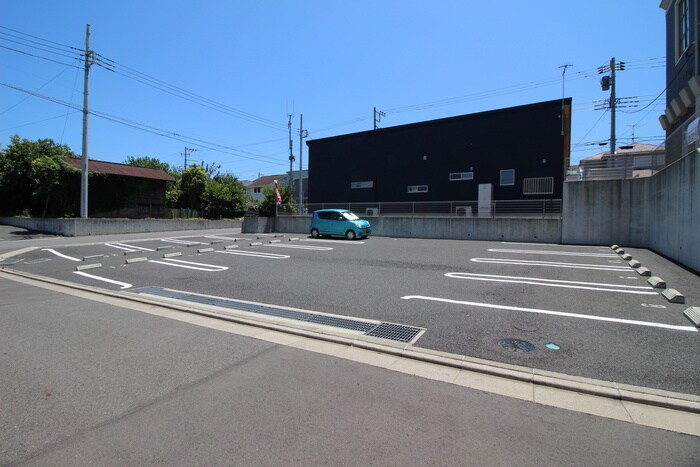 物件外観写真4　(駐車場)