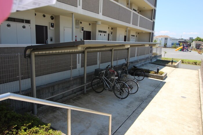 物件外観写真5　(駐輪場)