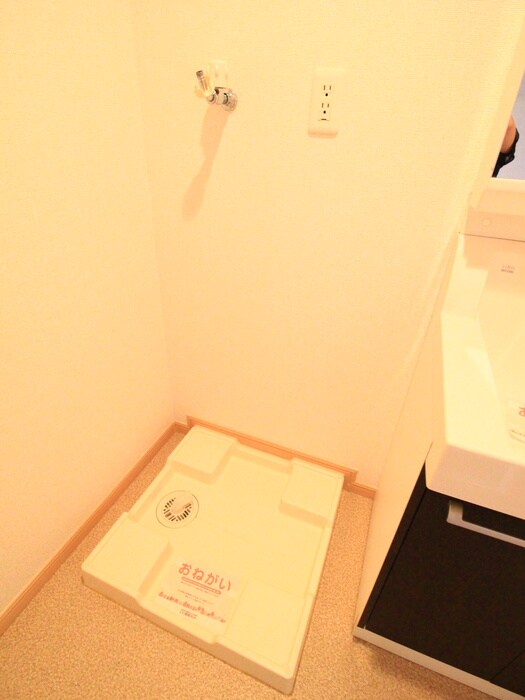 物件内観写真15　(洗濯機置場)