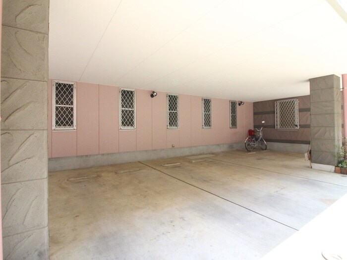 物件外観写真3　(駐車場)