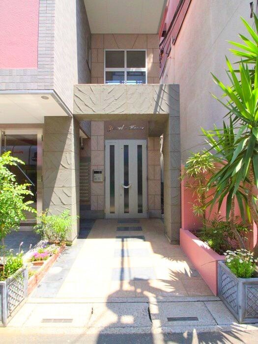 物件外観写真6　(エントランス部分)