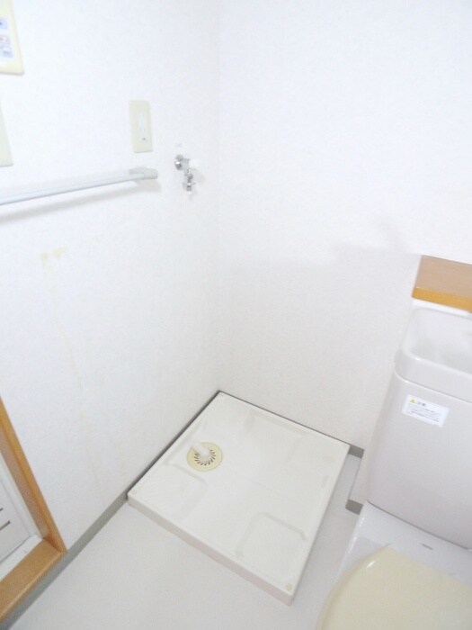 物件内観写真12　(洗濯機置場)