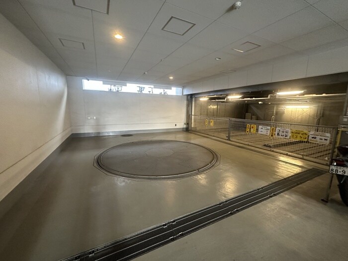 物件外観写真5　(駐車場)