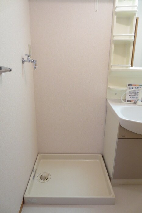 物件内観写真10　(洗濯機置場)