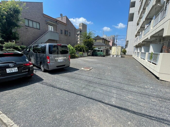 物件外観写真2　(駐車場)