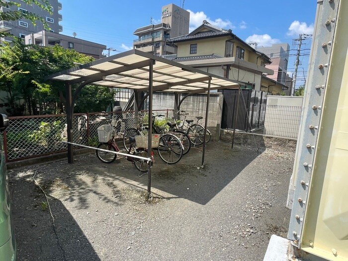 物件外観写真3　(駐輪場)
