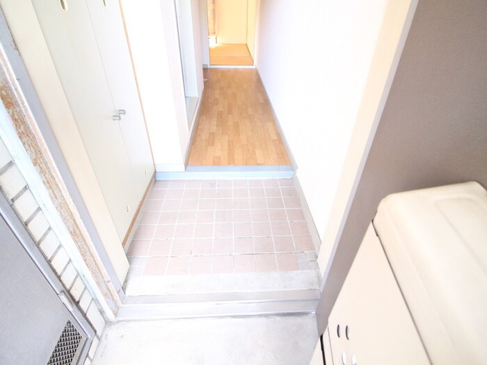 物件内観写真10　(玄関)