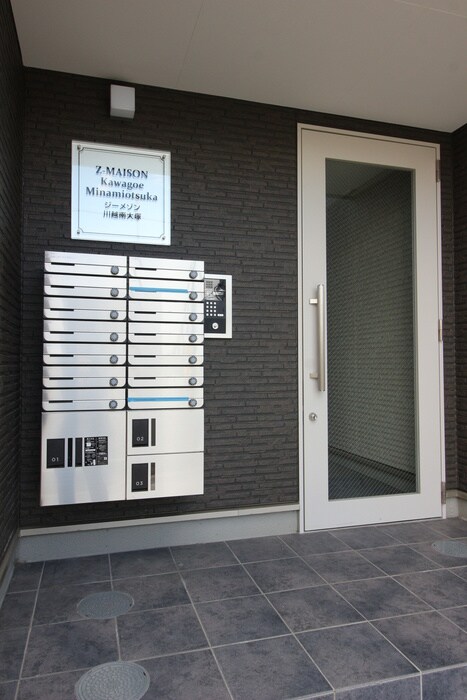 物件外観写真4　(エントランス部分)