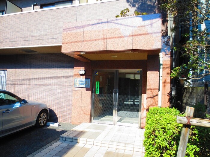 物件外観写真2　(エントランス部分)