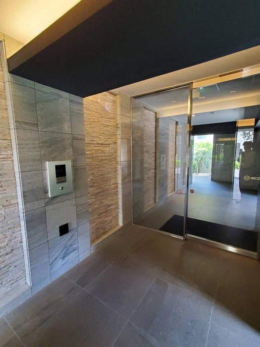 物件外観写真4　(エントランス部分)