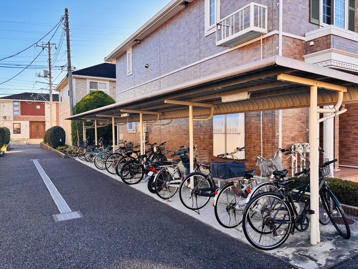 物件外観写真4　(駐輪場)