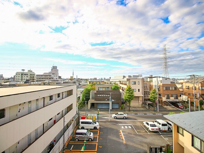 物件内観写真16　(室内からの展望)