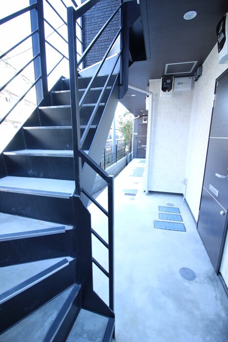 物件外観写真5　(エントランス部分)