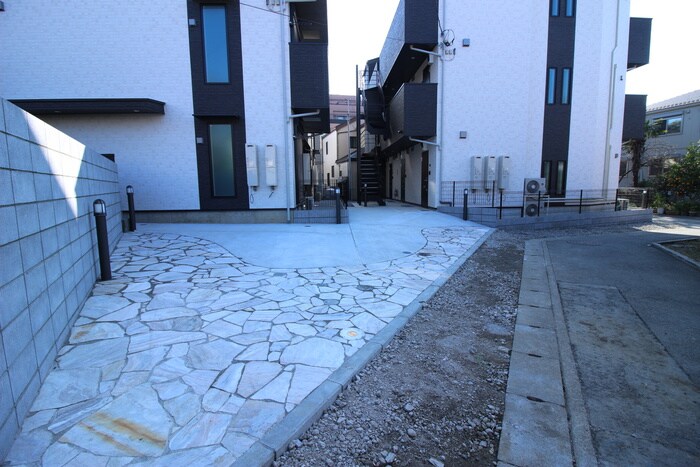 物件外観写真6　(エントランス部分)