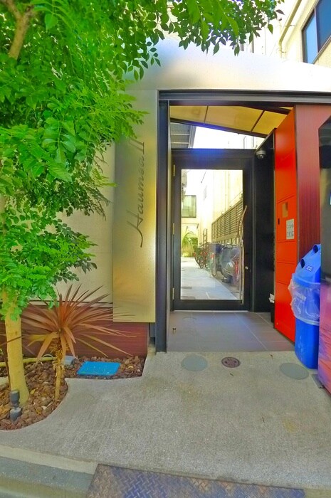 物件外観写真2　(エントランス部分)