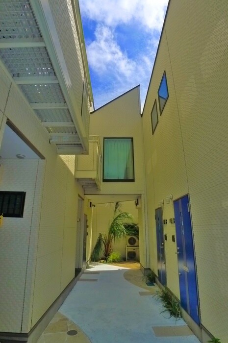 物件外観写真5　(エントランス部分)