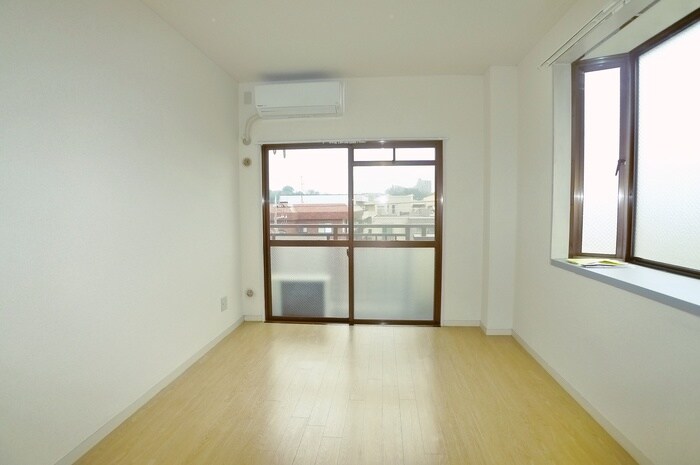 物件内観写真7　(室内からの展望)