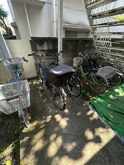 物件外観写真5　(駐輪場)