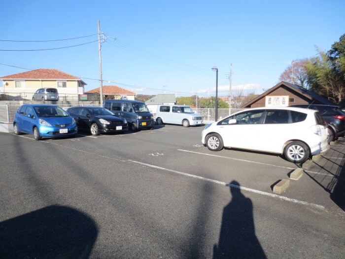 物件外観写真6　(駐車場)