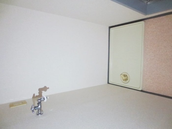 物件内観写真14　(洗濯機置場)