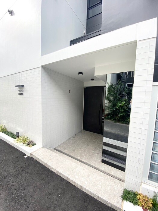 物件外観写真5　(エントランス部分)