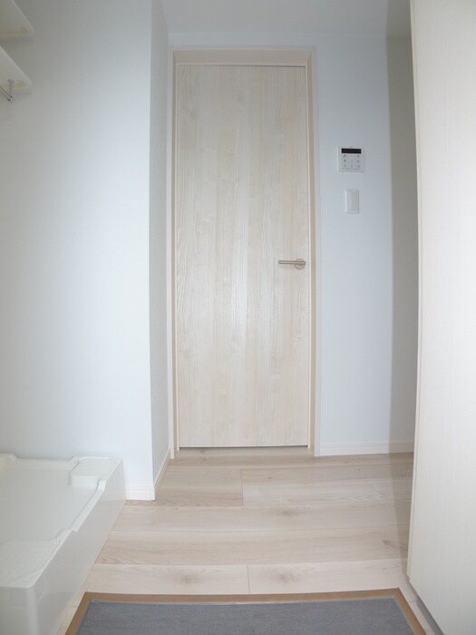 物件内観写真14　(玄関)