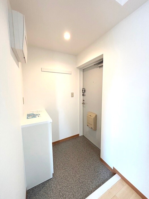 物件内観写真13　(玄関)