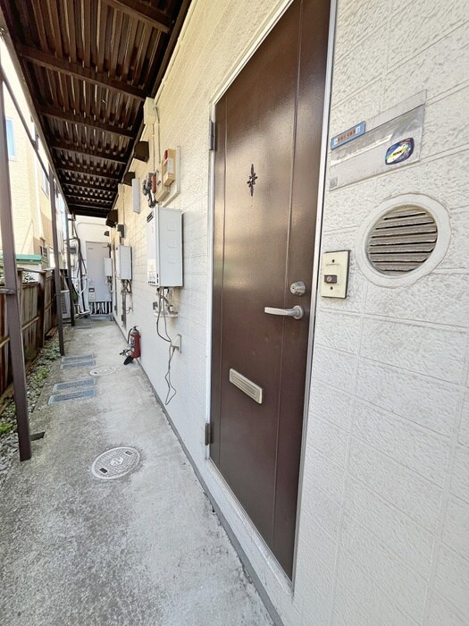 物件外観写真3　(エントランス部分)