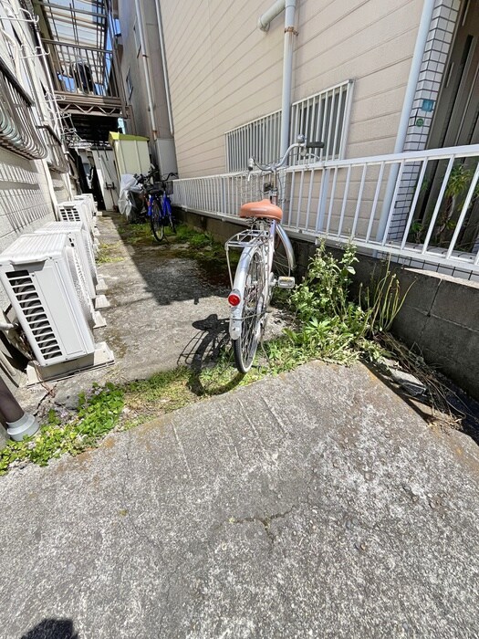 物件外観写真5　(駐輪場)