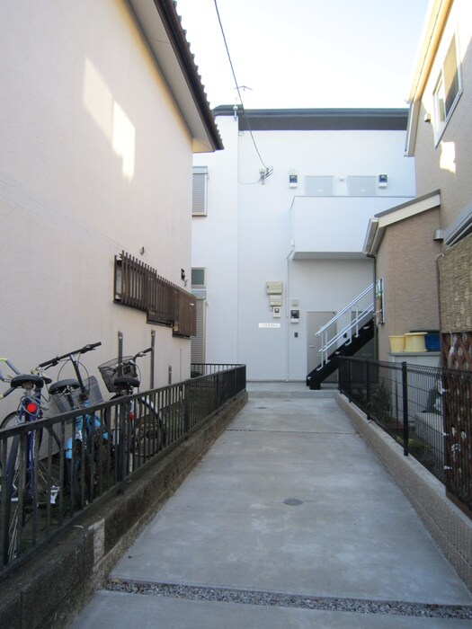 物件外観写真6　(エントランス部分)