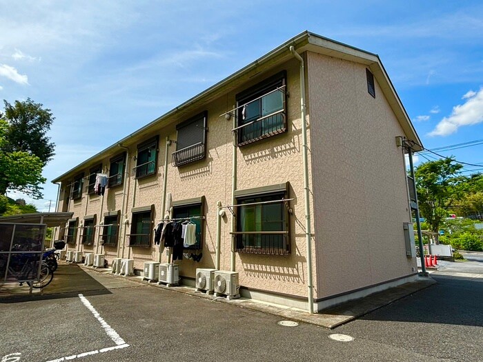 物件外観写真1　(エントランス部分)