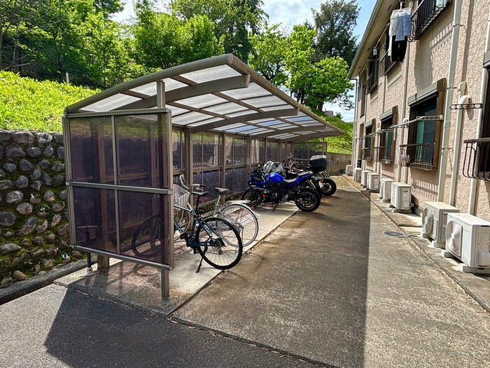 物件外観写真3　(駐輪場)