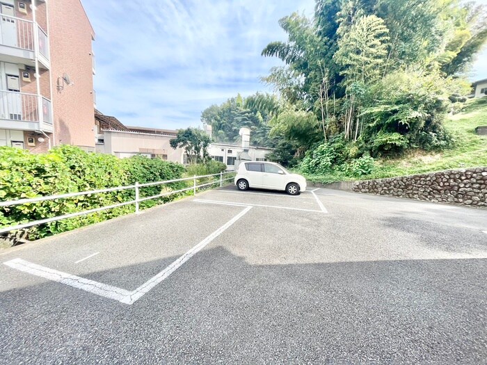 物件外観写真4　(駐車場)