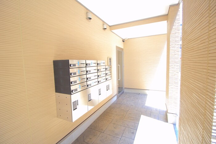 物件外観写真3　(エントランス部分)