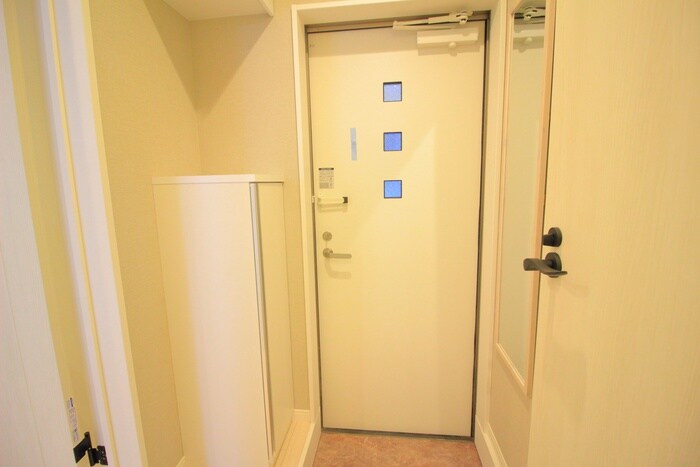 物件内観写真16　(玄関)