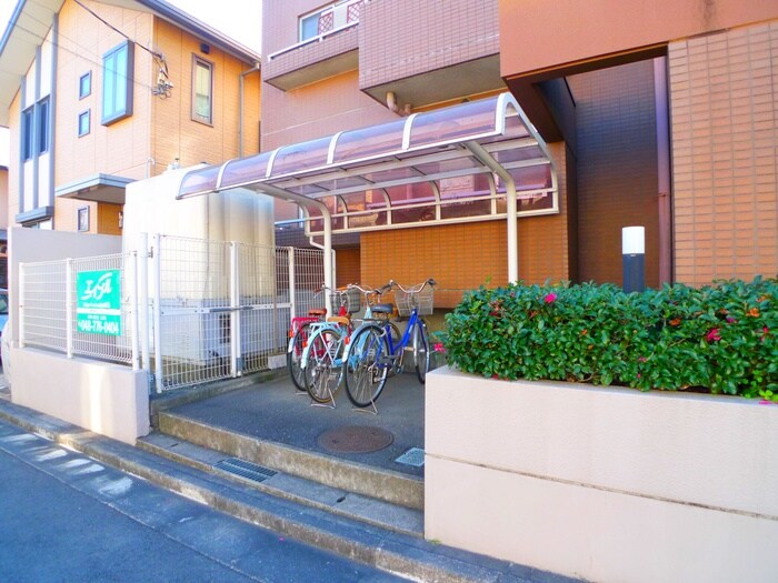 物件外観写真3　(駐輪場)