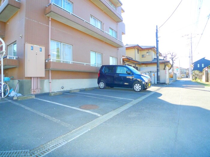 物件外観写真4　(駐車場)