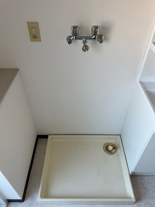 物件内観写真13　(洗濯機置場)