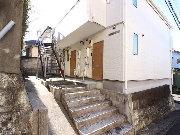 物件外観写真3　(エントランス部分)