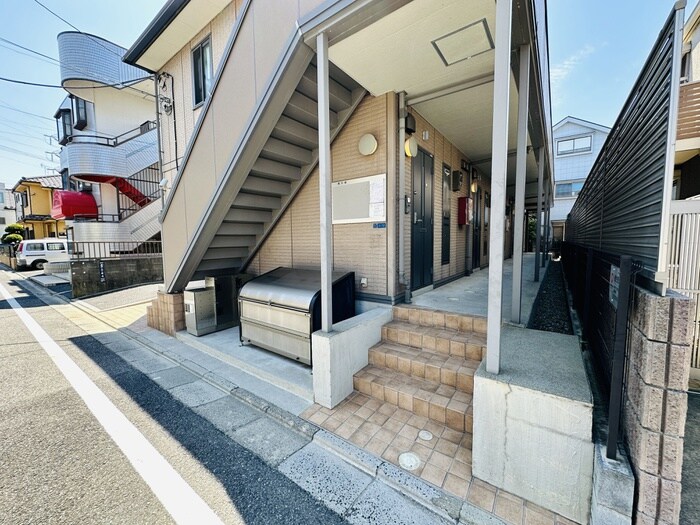 物件外観写真3　(エントランス部分)