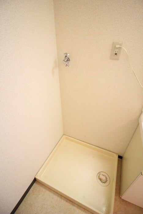 物件内観写真15　(洗濯機置場)