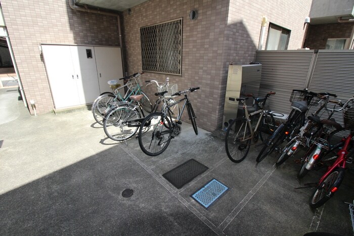 物件外観写真5　(駐輪場)