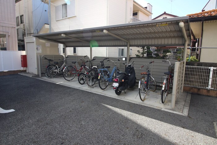 物件外観写真3　(駐輪場)