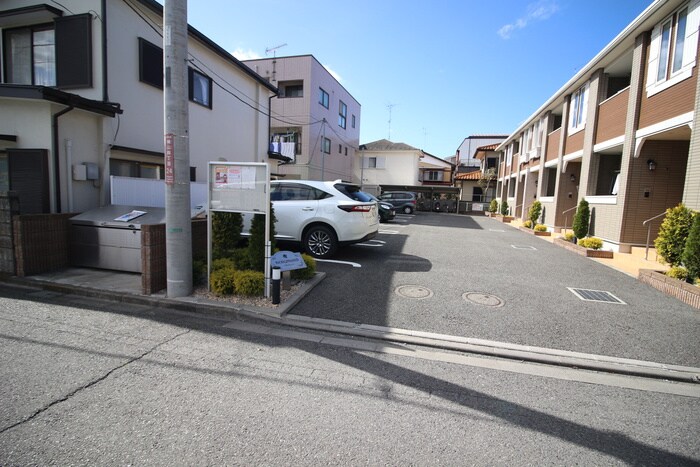 物件外観写真4　(駐車場)