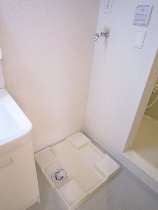 物件内観写真11　(洗濯機置場)