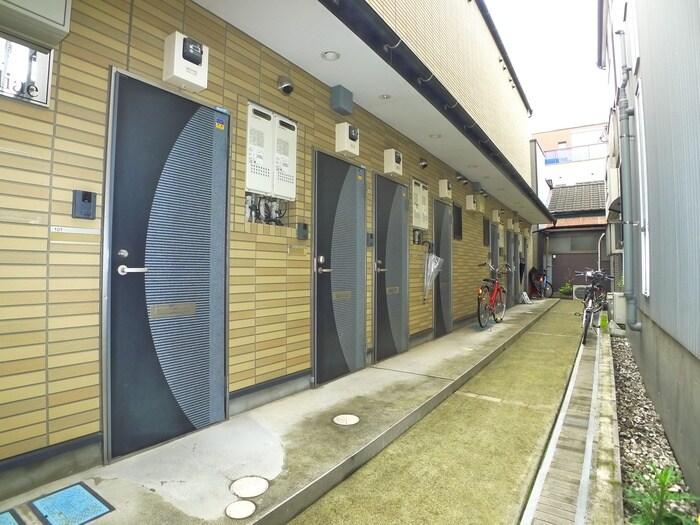 物件外観写真4　(エントランス部分)