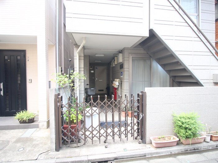 物件外観写真3　(エントランス部分)