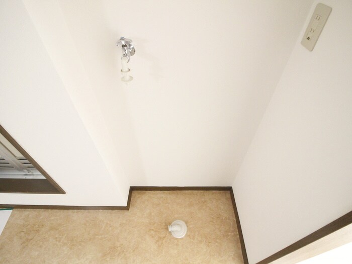 物件内観写真13　(洗濯機置場)